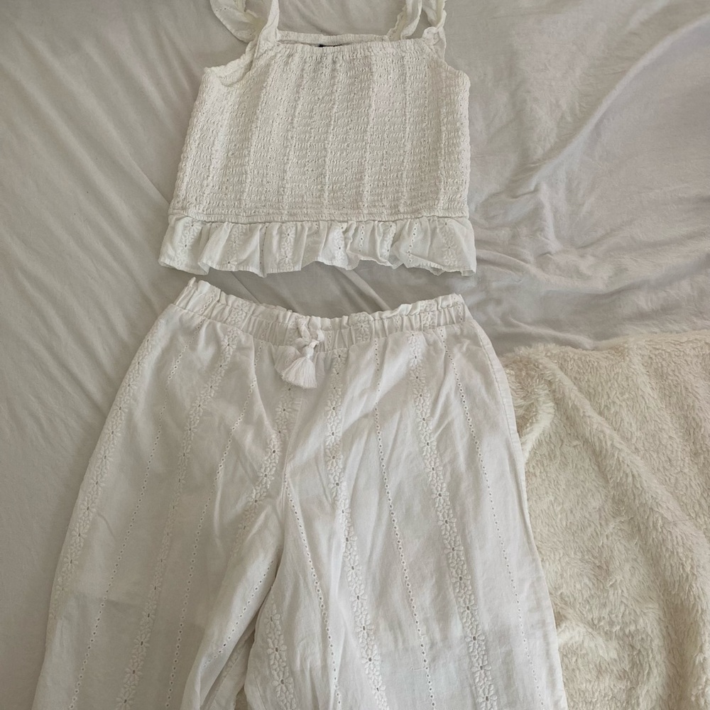 Art class a white top and white bottom.